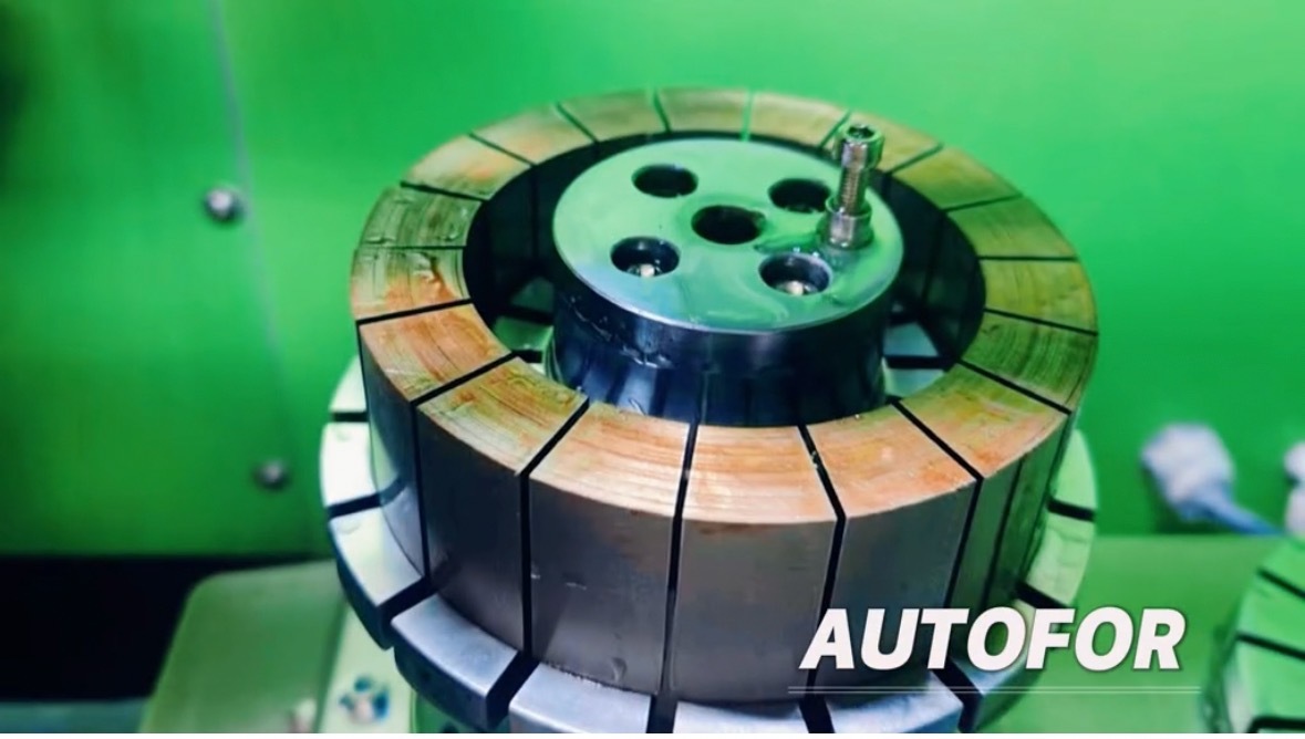 آخرین مورد شرکت Precise cutting of magnetic core samples